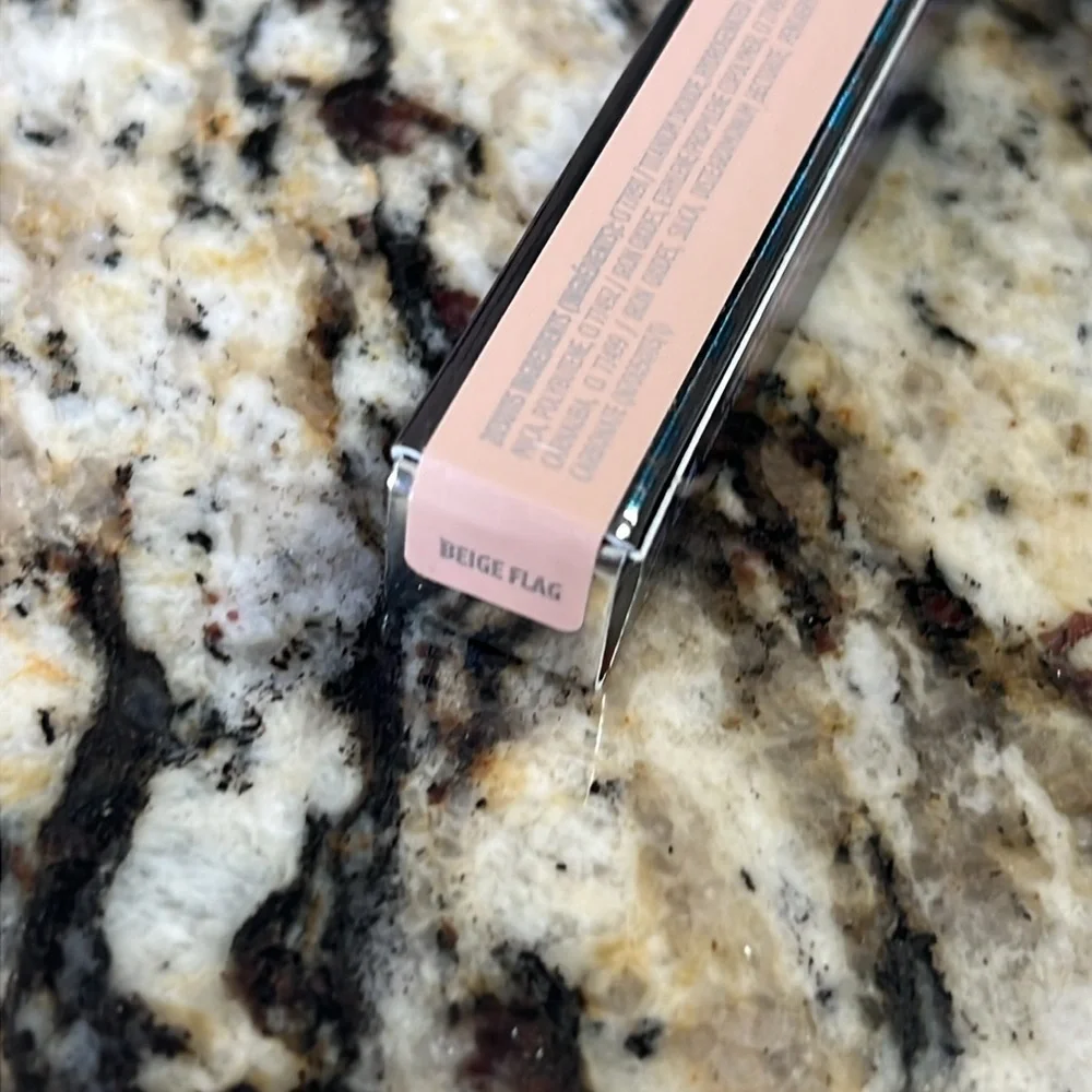 ⚡️💕Urban Decay Beige Flag Tightline Eye Pencil
